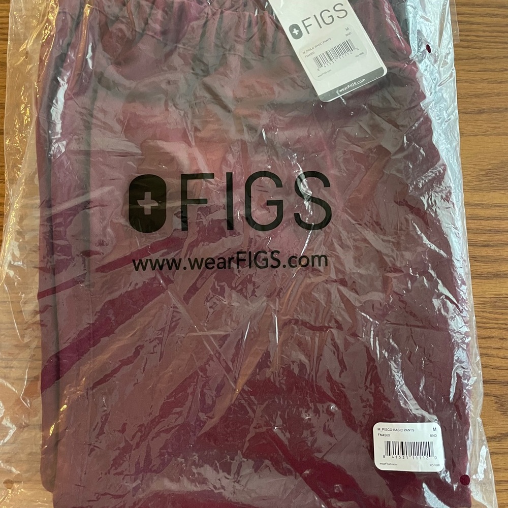 men’s Figs Pisco Basic scrub pants size medium color burgundy nwt